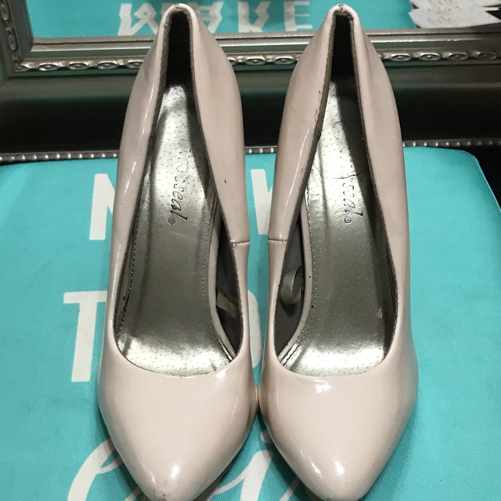 Heel - Picture 2 of 3